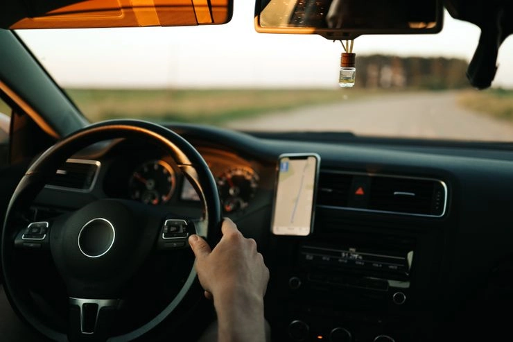 carte sur smartphone pour un trajet